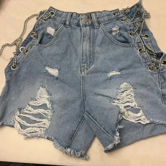 SHEIN Women’s Y2K style distressed denim shorts with chain detailing size medium - Picture 4 of 6